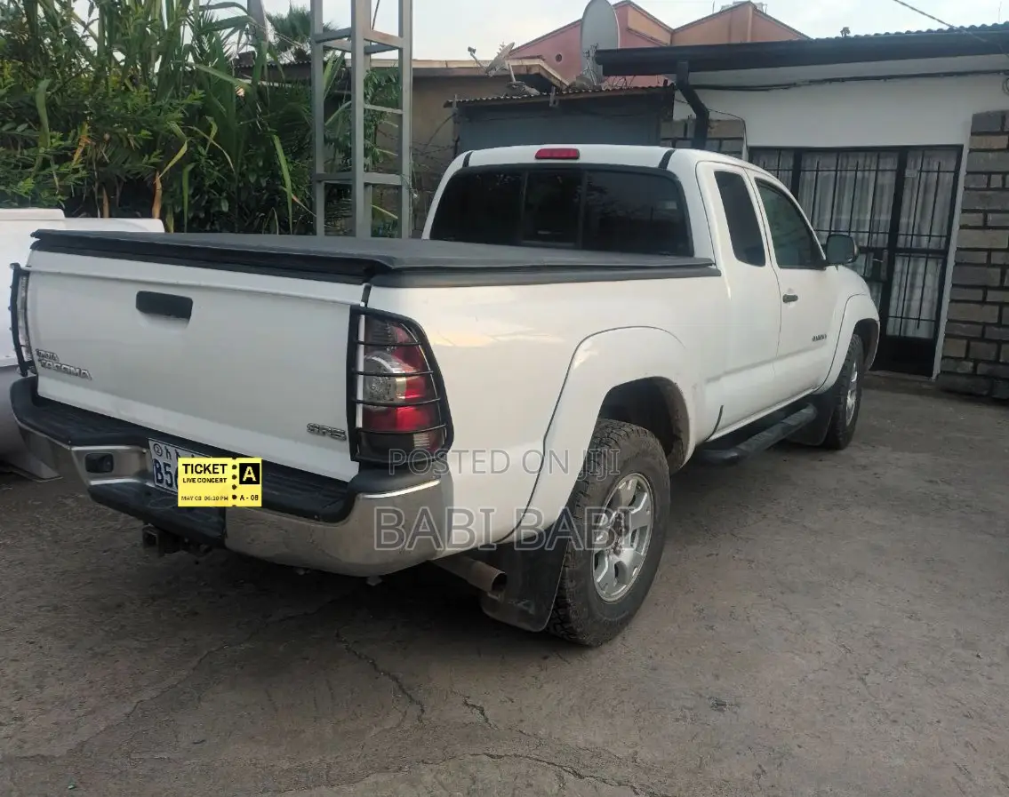 Toyota Tacoma 2011 White