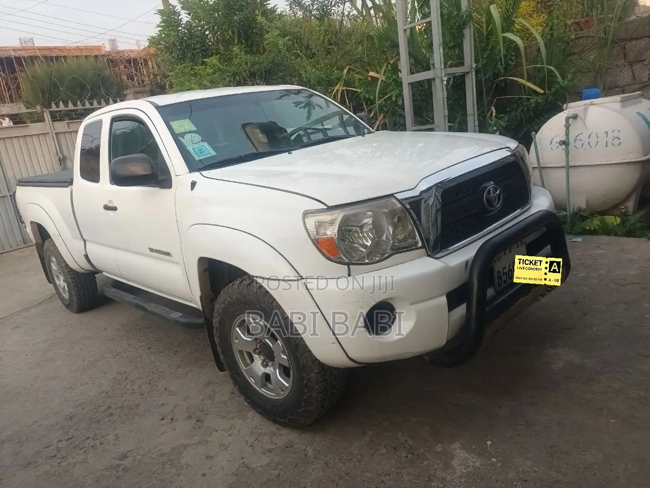 Toyota Tacoma 2011 White
