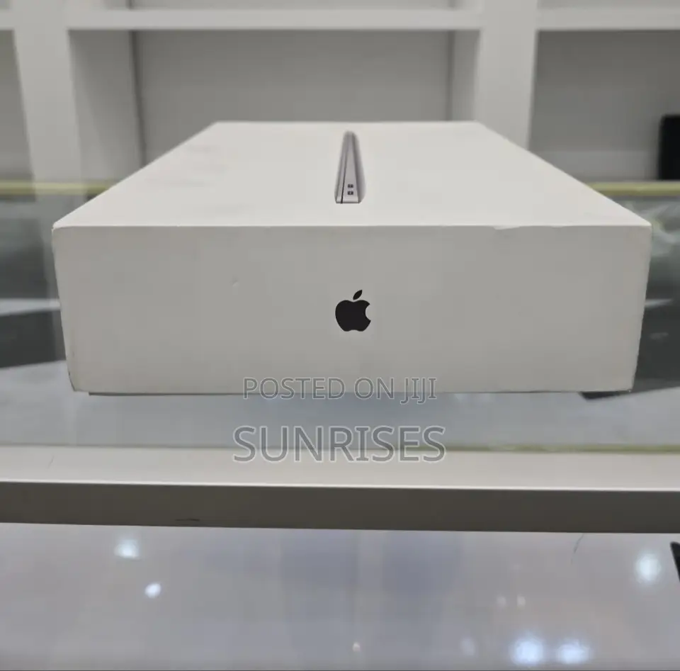 New Laptop Apple MacBook Air 2020 M1 8GB Apple M1 SSD 512GB