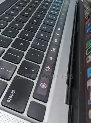 New Laptop Apple MacBook Pro 2020 8GB Intel Core I5 SSD 256GB