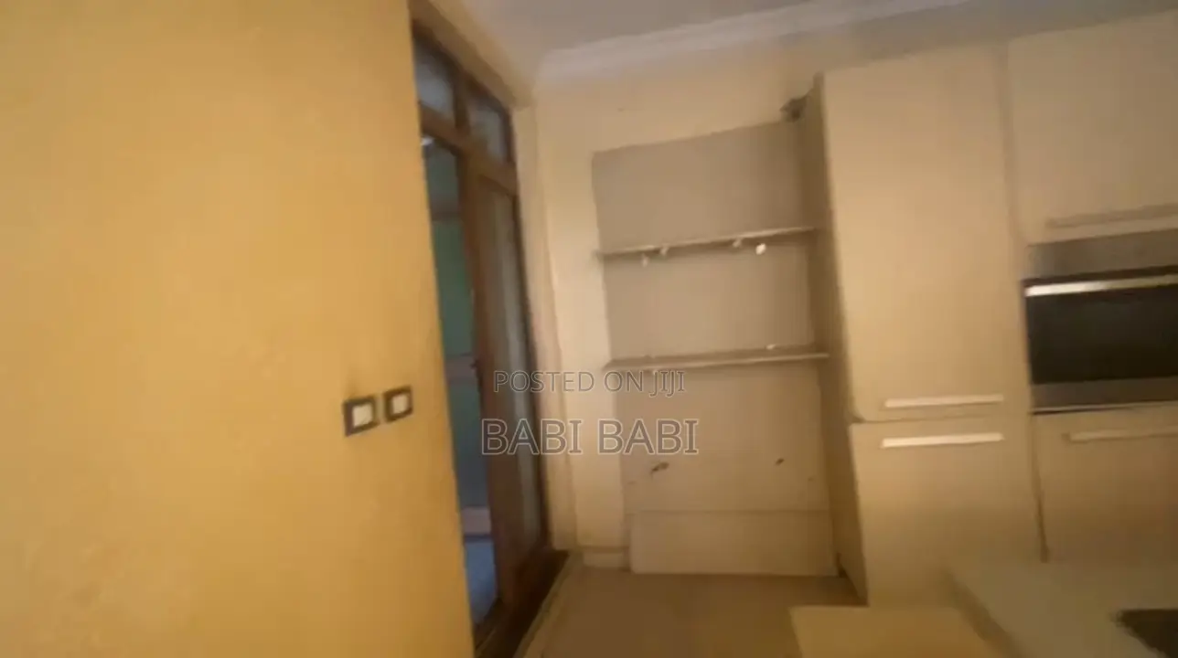 6bdrm House in Meskel Flower, Kirkos for sale