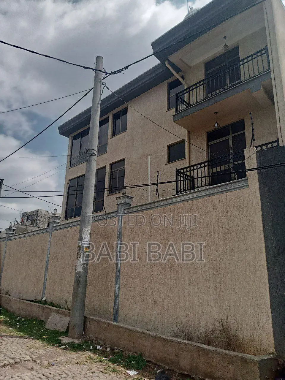 5bdrm House in Jemo, Nifas Silk-Lafto for sale