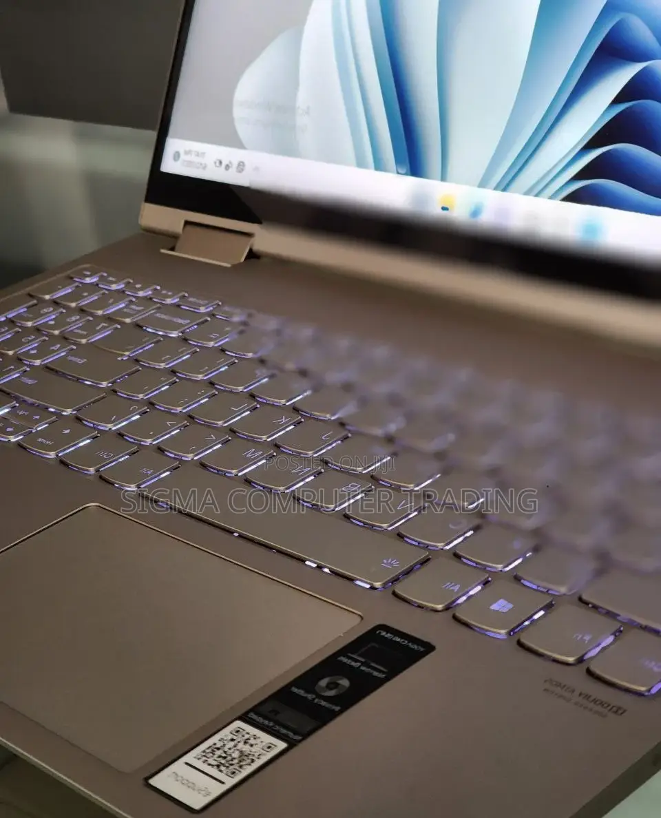 New Laptop Lenovo Yoga 700 12GB Intel Core I7 SSD 512GB