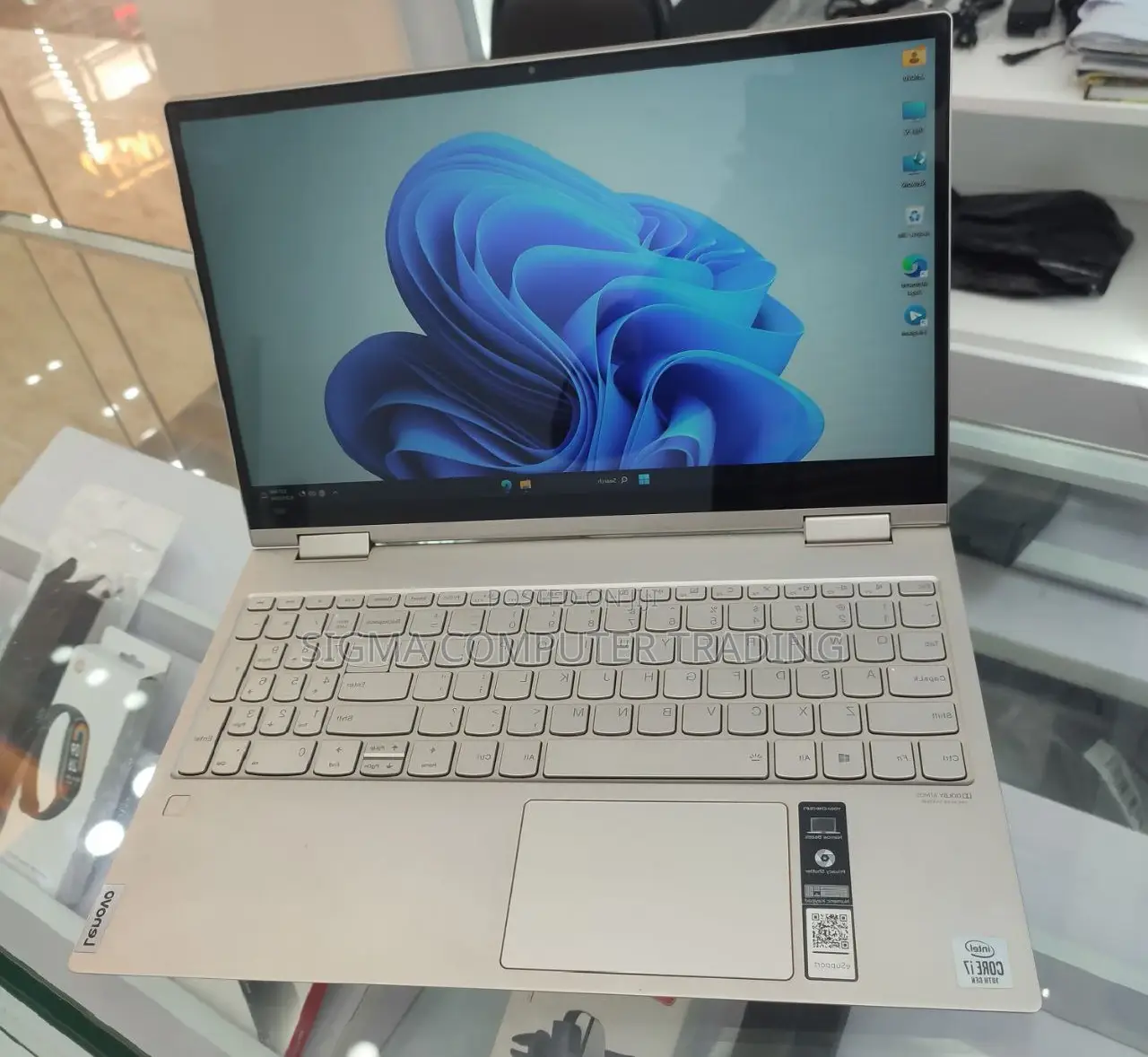 New Laptop Lenovo Yoga 700 12GB Intel Core I7 SSD 512GB