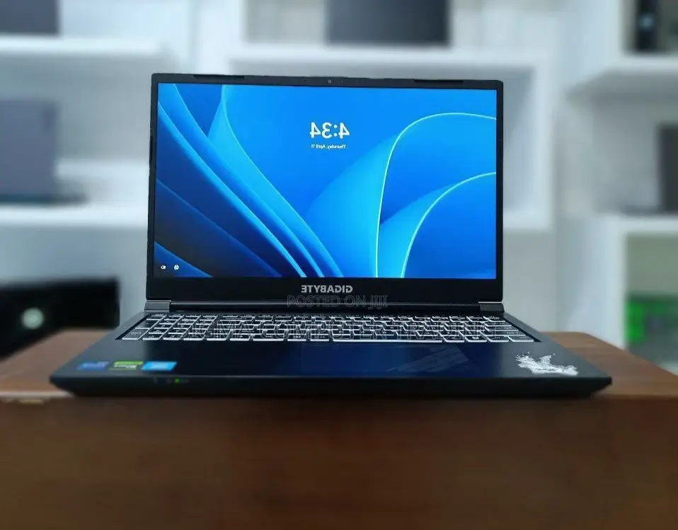 New Laptop Gigabyte AERO 15 16GB Intel Core I7 SSD 512GB