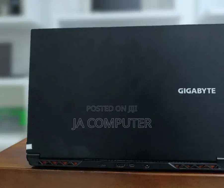 New Laptop Gigabyte AERO 15 16GB Intel Core I7 SSD 512GB