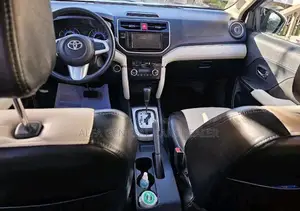 Toyota Rush 2023 Silver