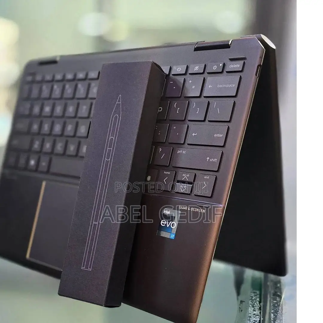 New Laptop HP Spectra 13 16GB Intel Core I7 SSD 1T