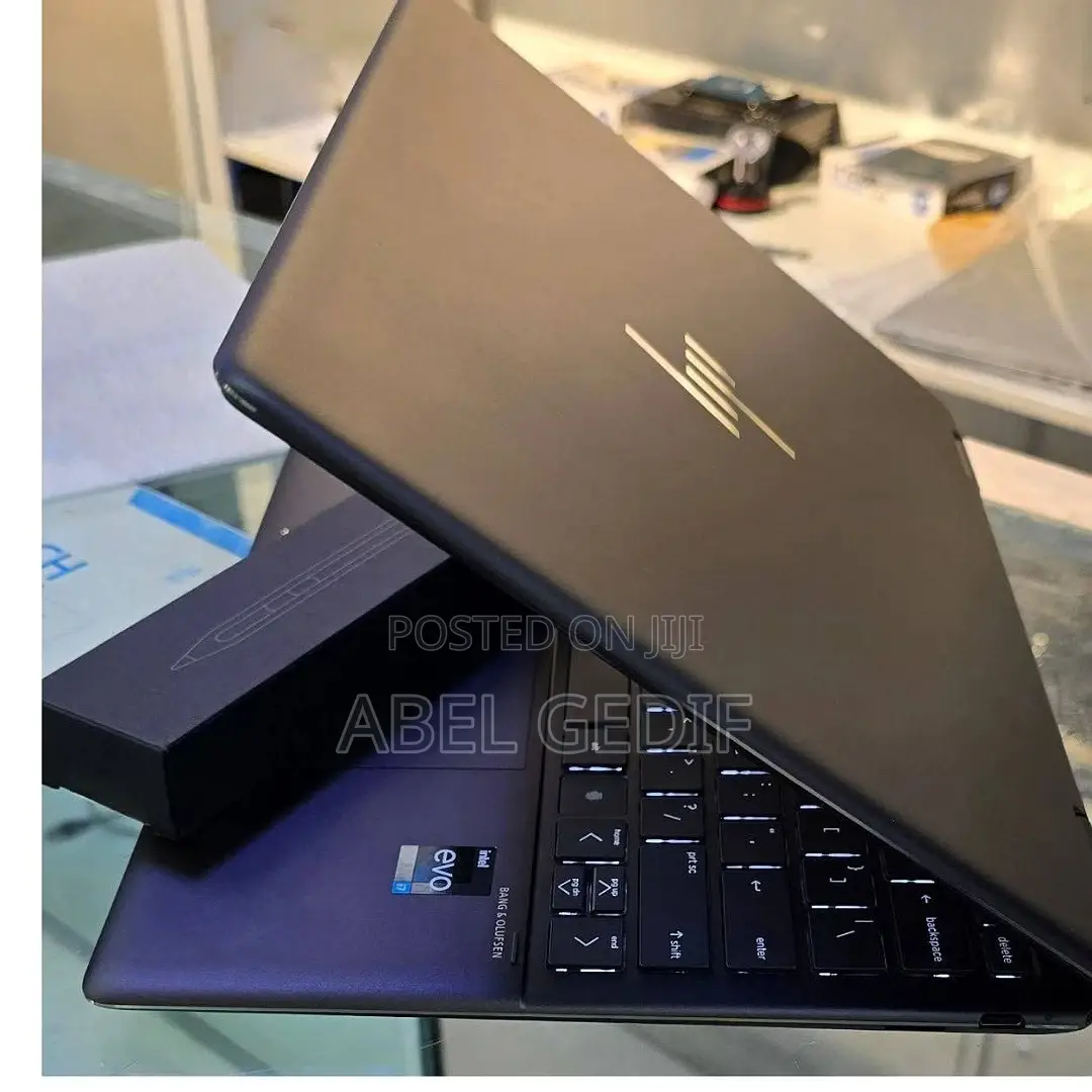 New Laptop HP Spectra 13 16GB Intel Core I7 SSD 1T