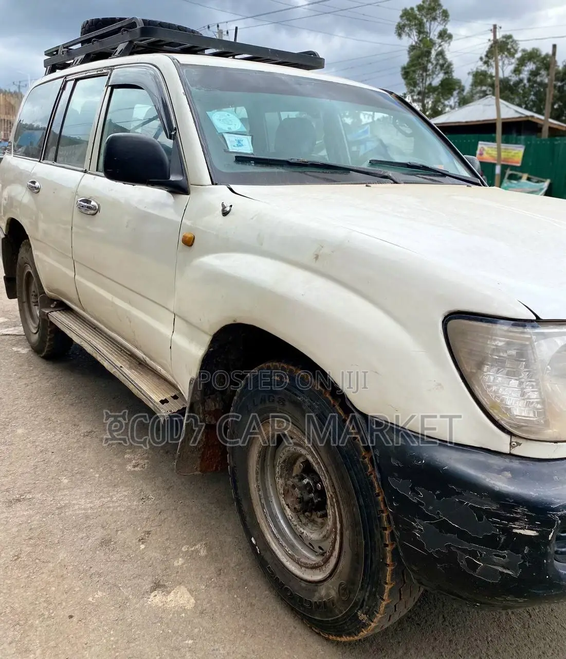 Toyota Land Cruiser 2000 White