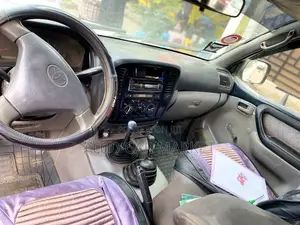 Toyota Land Cruiser 2000 White