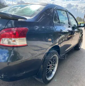 Toyota Yaris 2010 Black