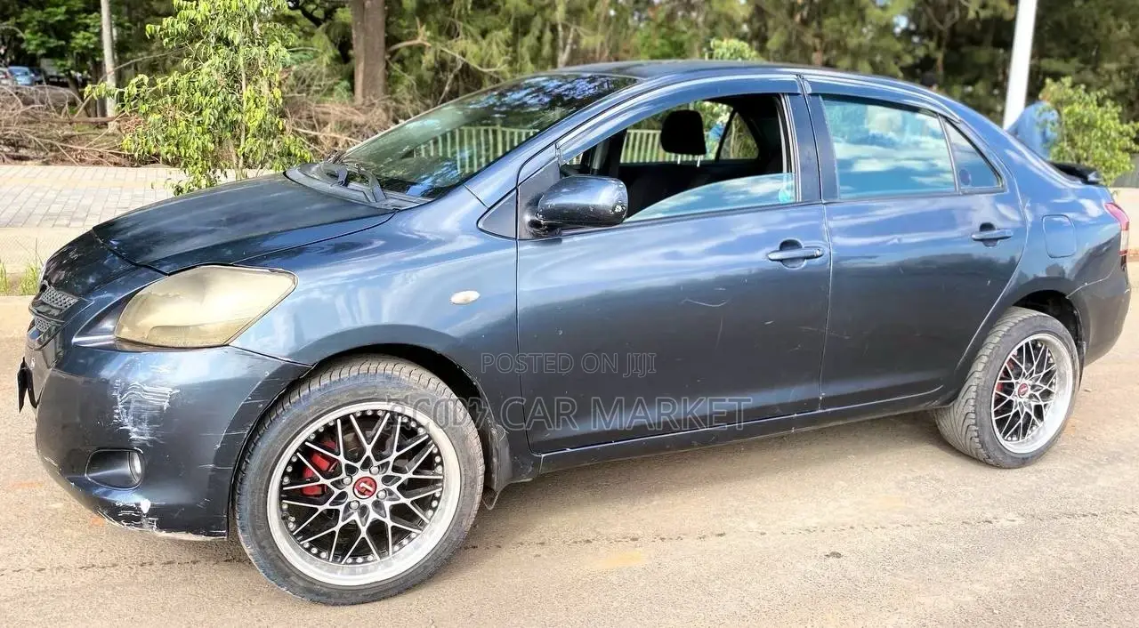 Toyota Yaris 2010 Black