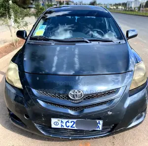 Photo - Toyota Yaris 2010 Black