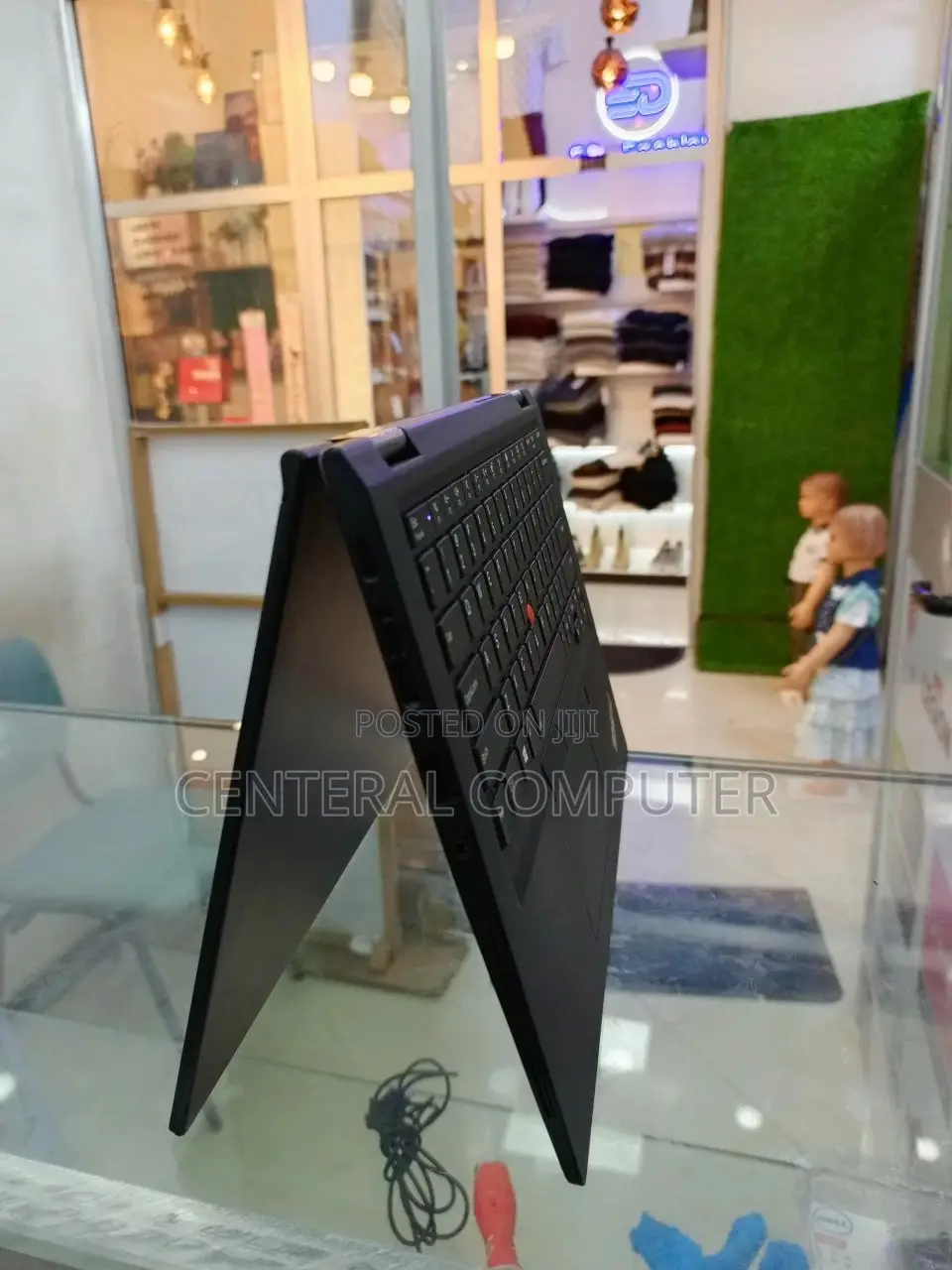 New Laptop Lenovo Yoga 330 8GB Intel Core I5 SSD 512GB