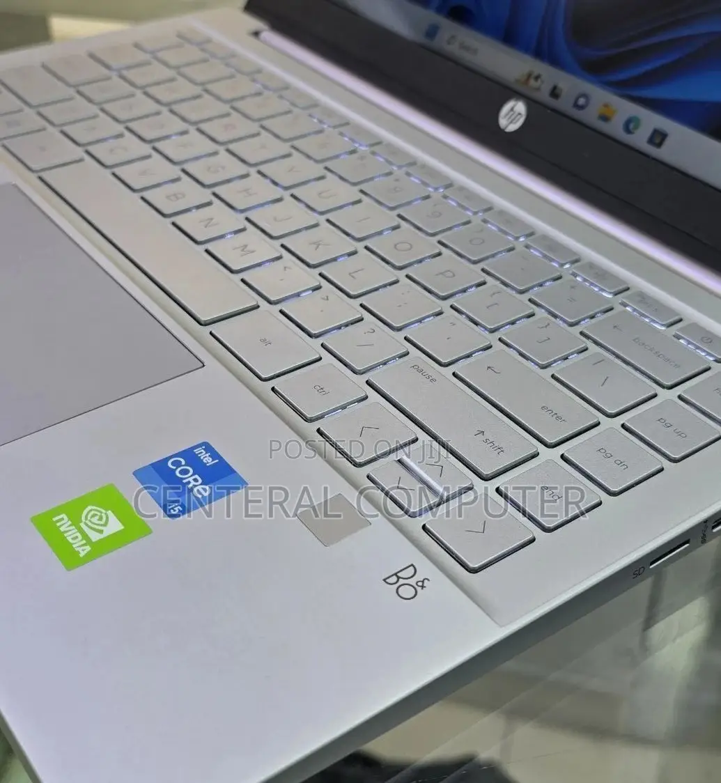 New Laptop HP 14-Dq1025cl 16GB Intel Core I7 SSD 512GB