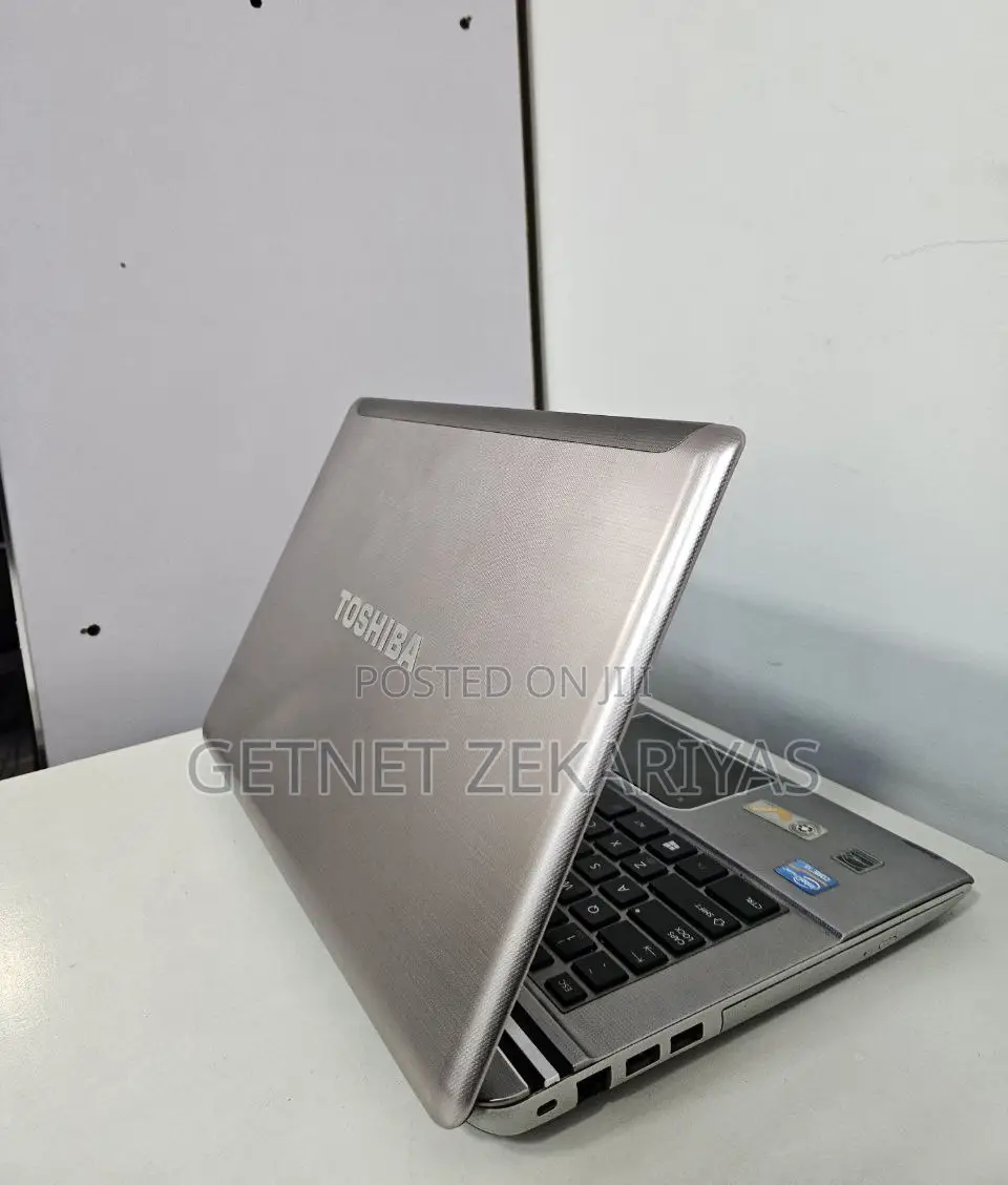 New Laptop Toshiba Satellite C850 4GB Intel Core I5 HDD 500GB