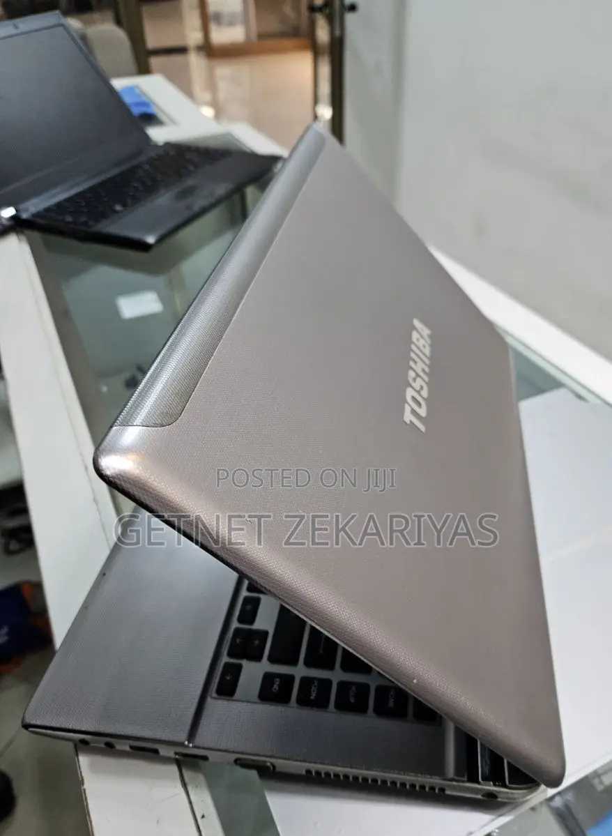 New Laptop Toshiba Satellite C850 4GB Intel Core I5 HDD 500GB