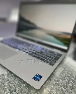 New Laptop Dell Precision 5540 16GB Intel Core I7 SSD 512GB