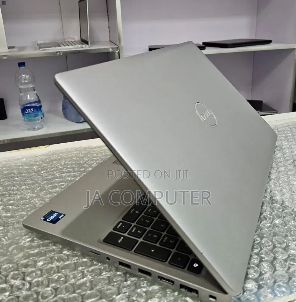 New Laptop Dell Precision 5540 16GB Intel Core I7 SSD 512GB