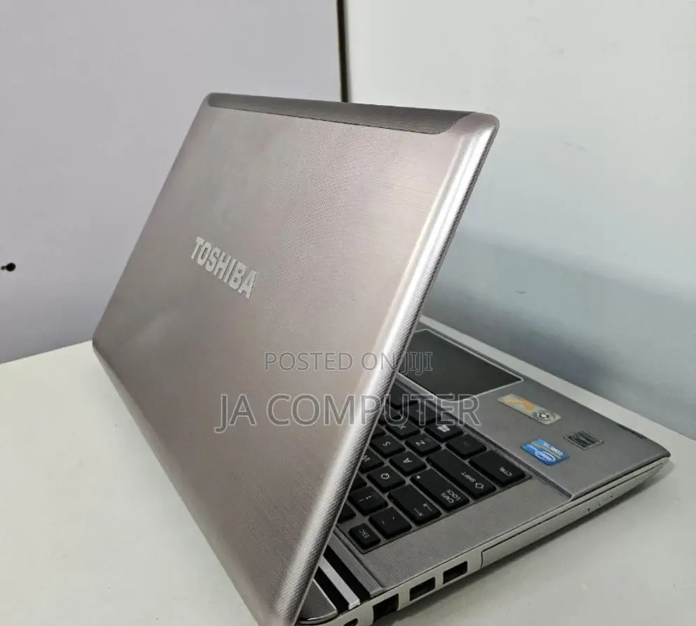 New Laptop Toshiba Satellite C850 4GB Intel Core I5 HDD 500GB