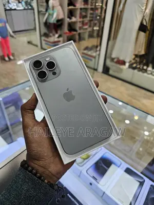 Photo - New Apple iPhone 15 Pro Max 256 GB Gray