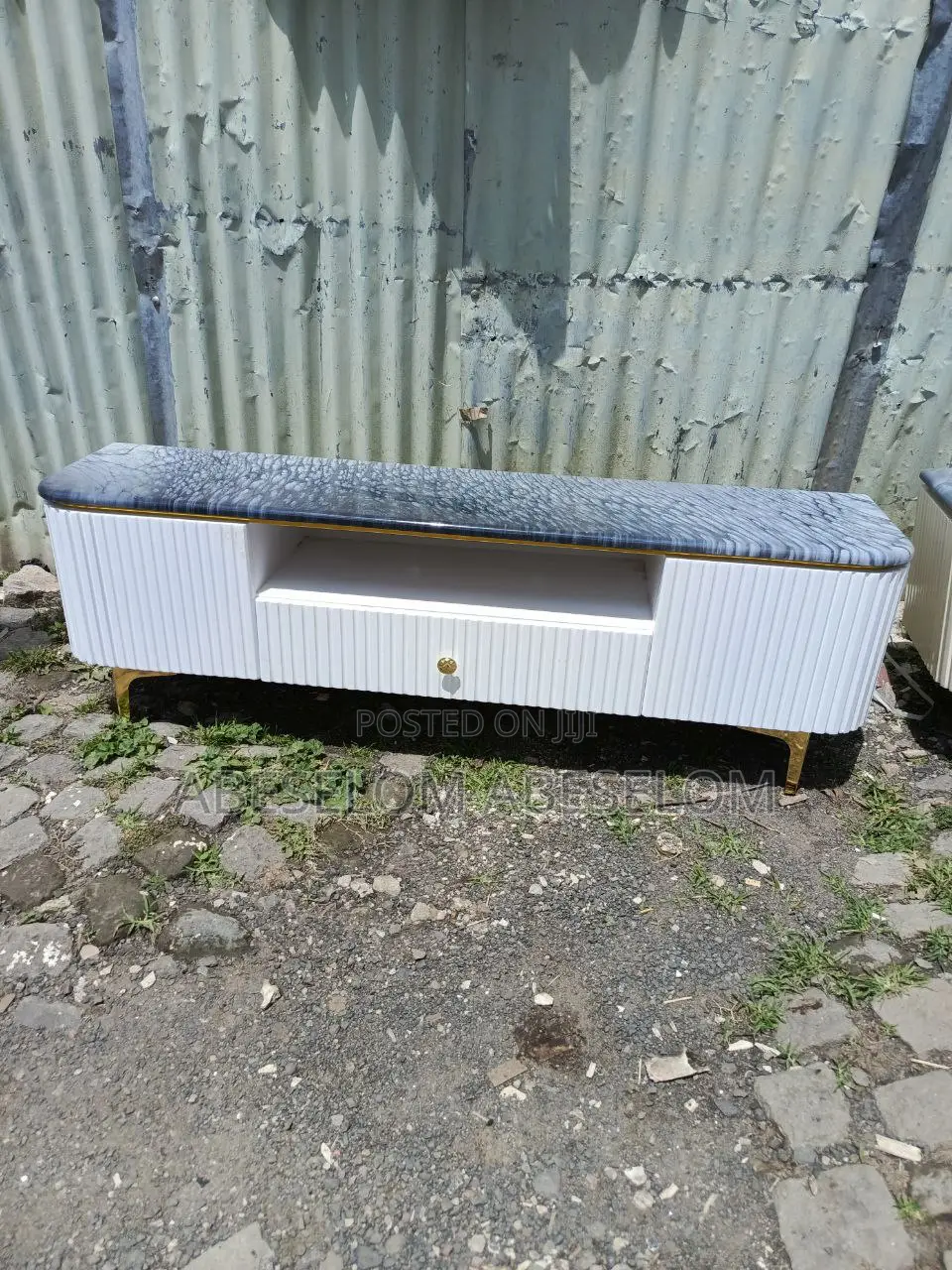 በ ኢፖክሲ የተሰሩ 1,50 Cm ቲቪ እስታንድ