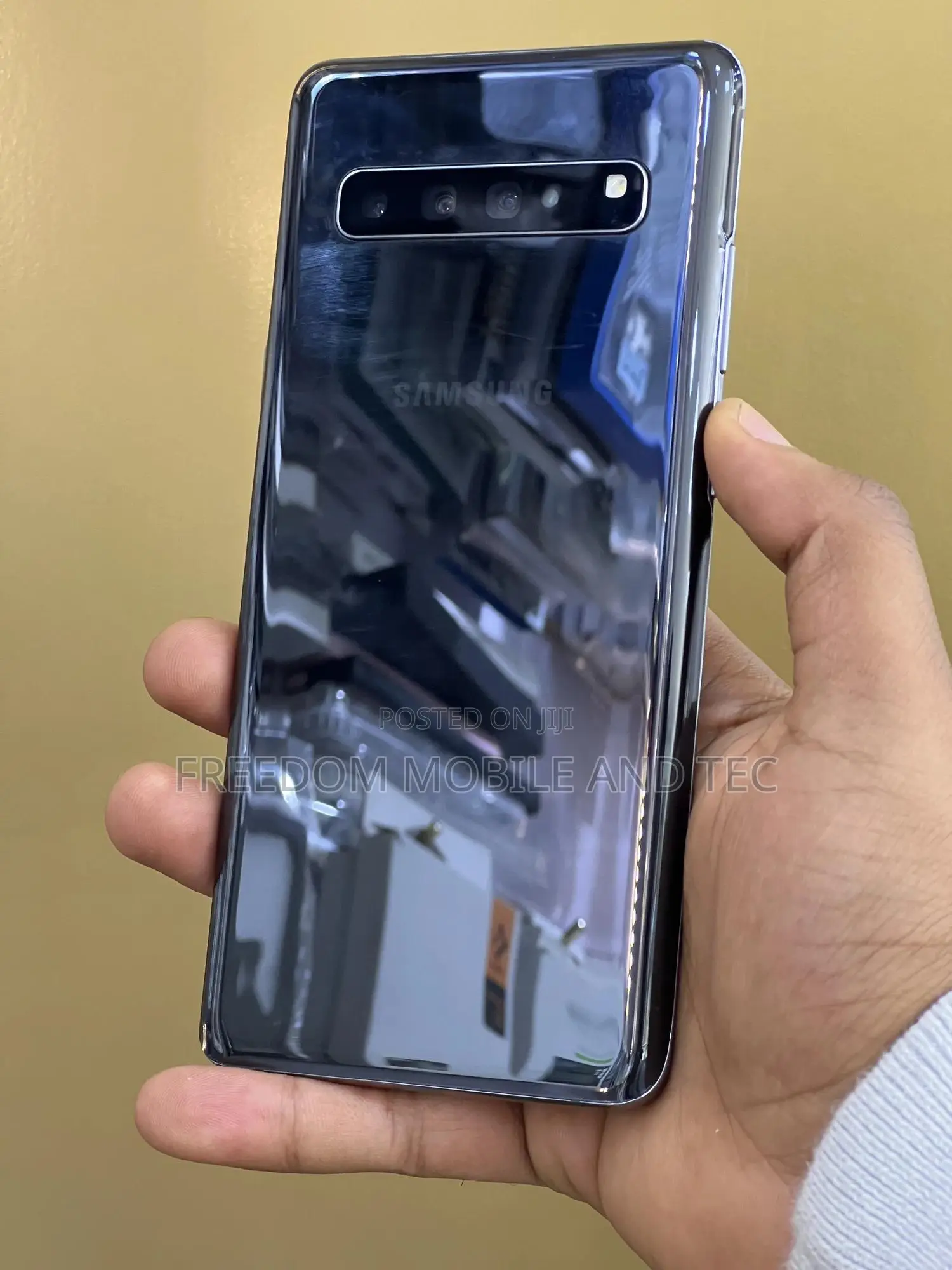 New Samsung Galaxy S10 5G 256 GB Black