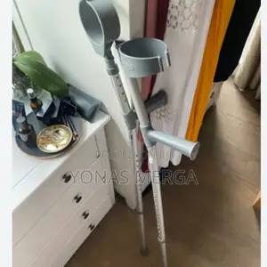 Photo - Crutches 5ክራንች6crunche6crunch8crutches9ክራንች\Crutches
