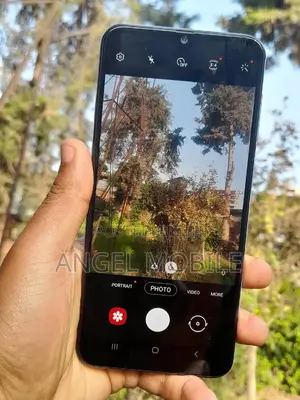 Photo - Samsung Galaxy A50 128 GB White