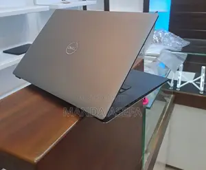 New Laptop Dell Precision 5540 16GB Intel Core I7 SSD 512GB