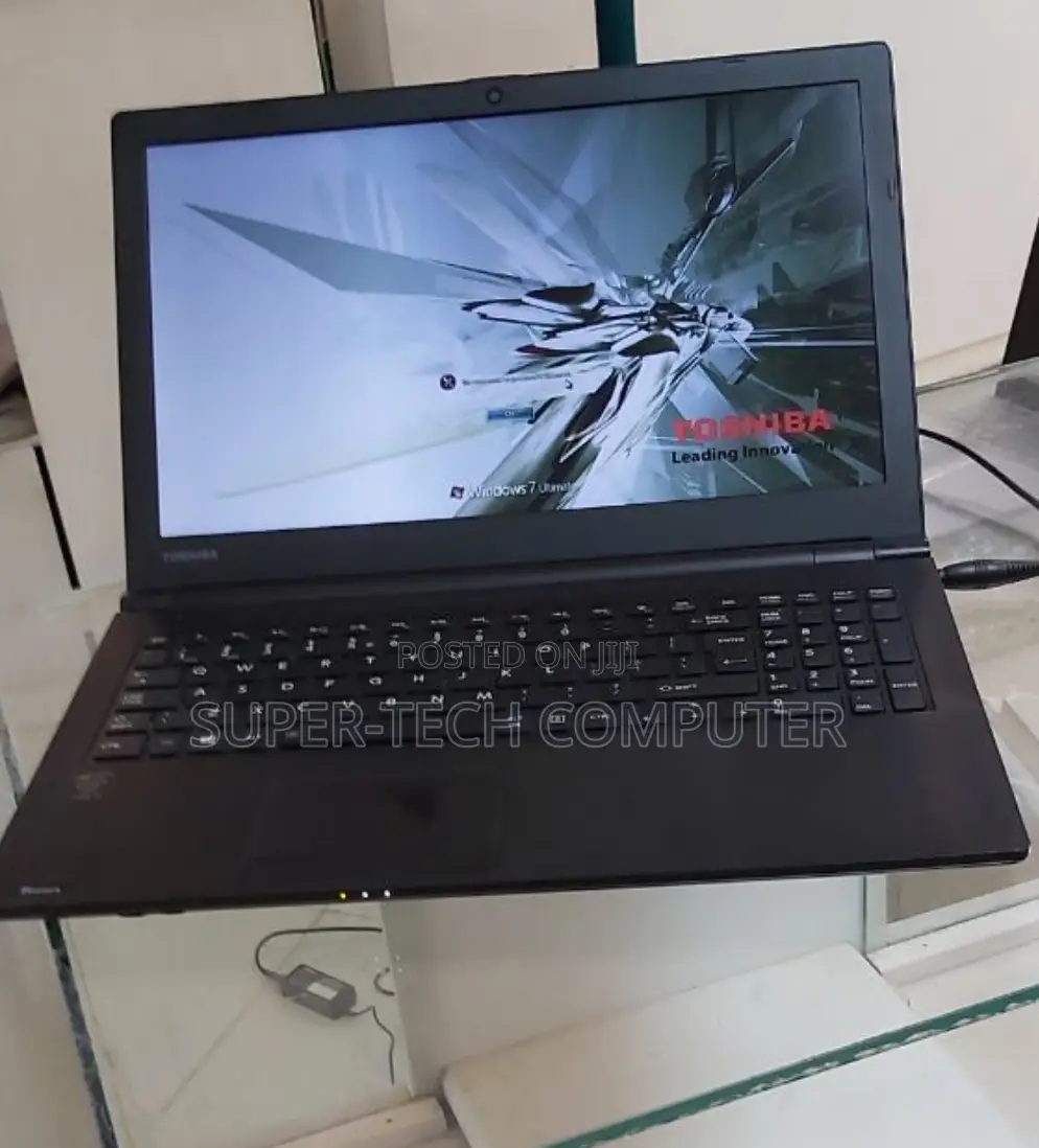 Laptop Toshiba Satellite C850 4GB Intel Core I3 HDD 500GB