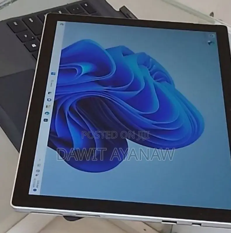 New Laptop Microsoft Surface 8GB Intel Core I5 SSD 128GB