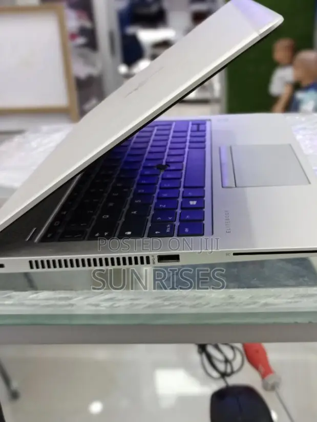 New Laptop HP EliteBook 830 8GB Intel Core I5 SSD 512GB