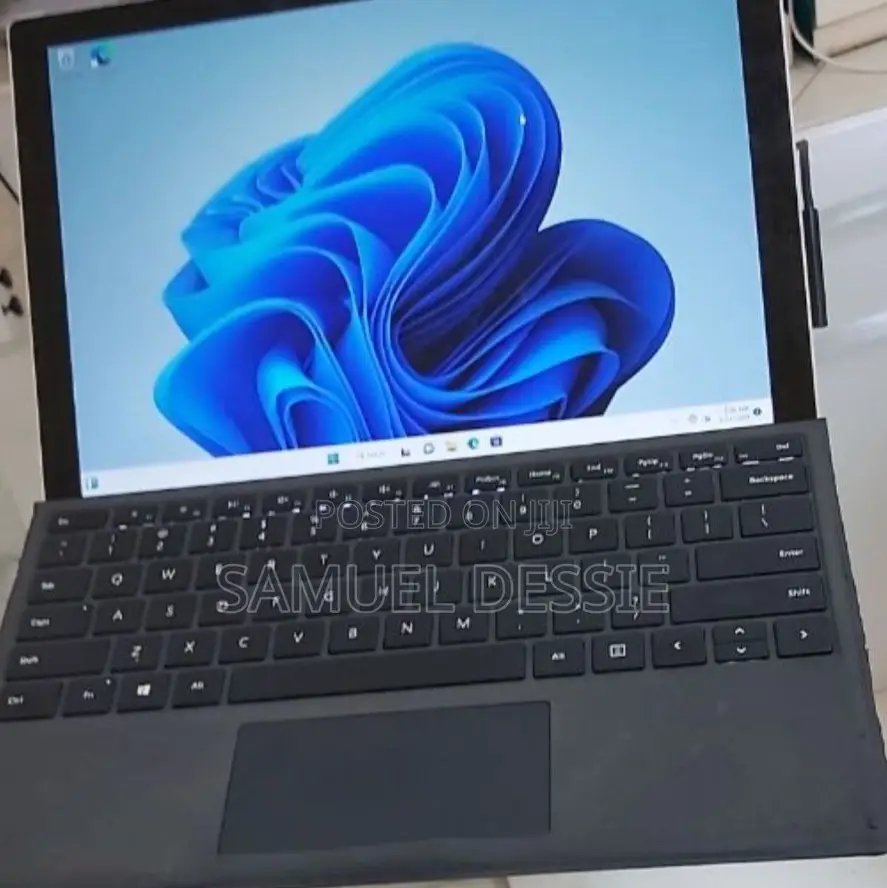 New Laptop Microsoft 8GB Intel Core I5 SSD 128GB