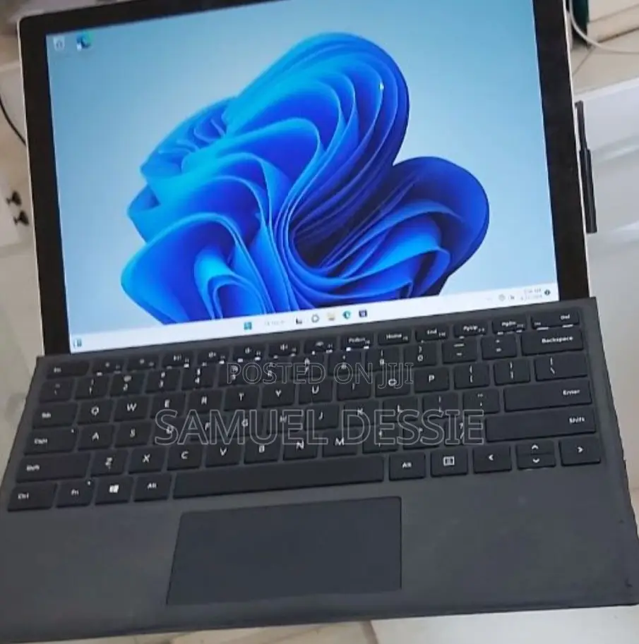 New Laptop Microsoft 8GB Intel Core I5 SSD 128GB