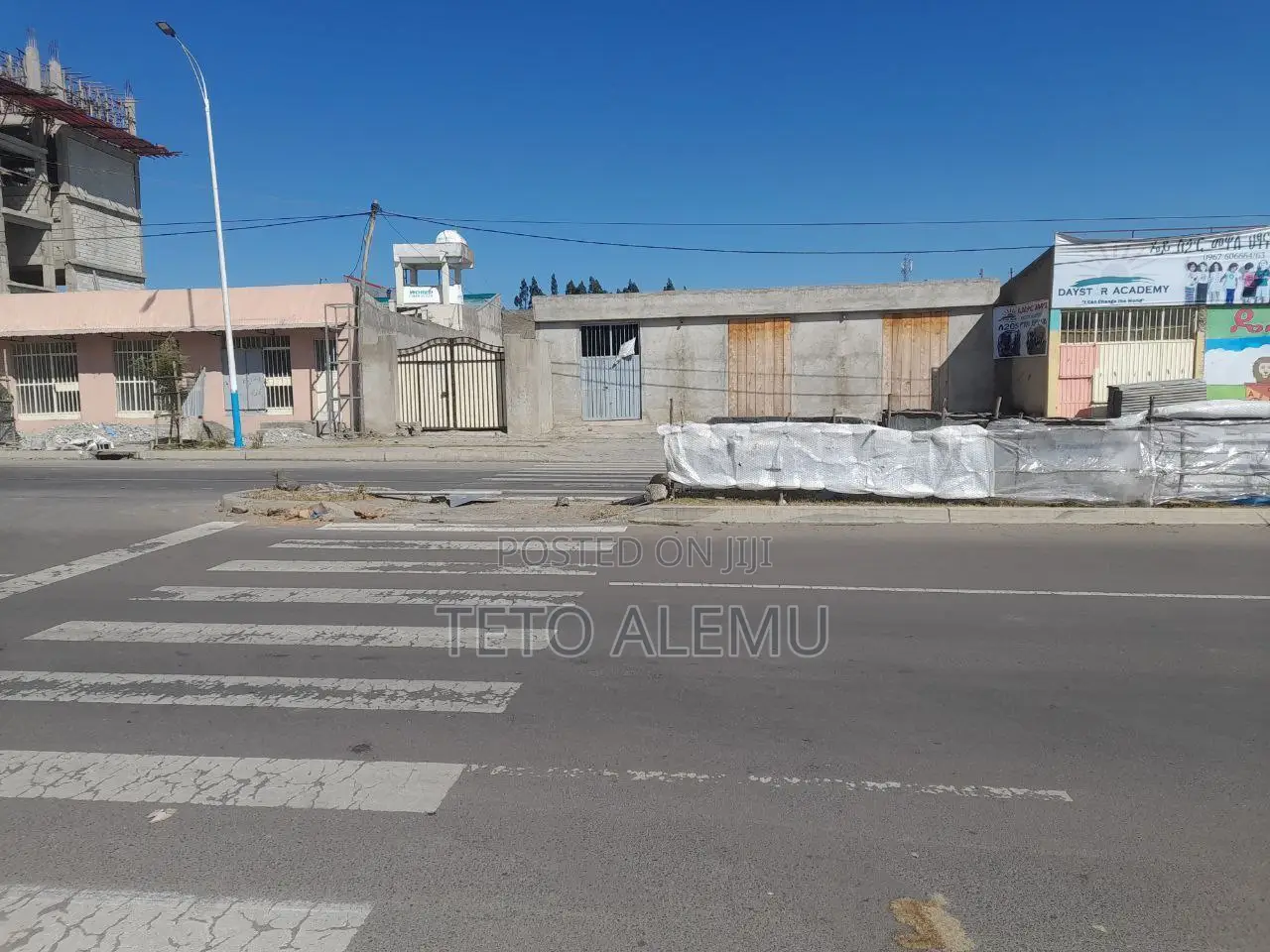 የሚሸጥ ዋና አስፓልት ላይ ያለ አያት 49 አካባቢ