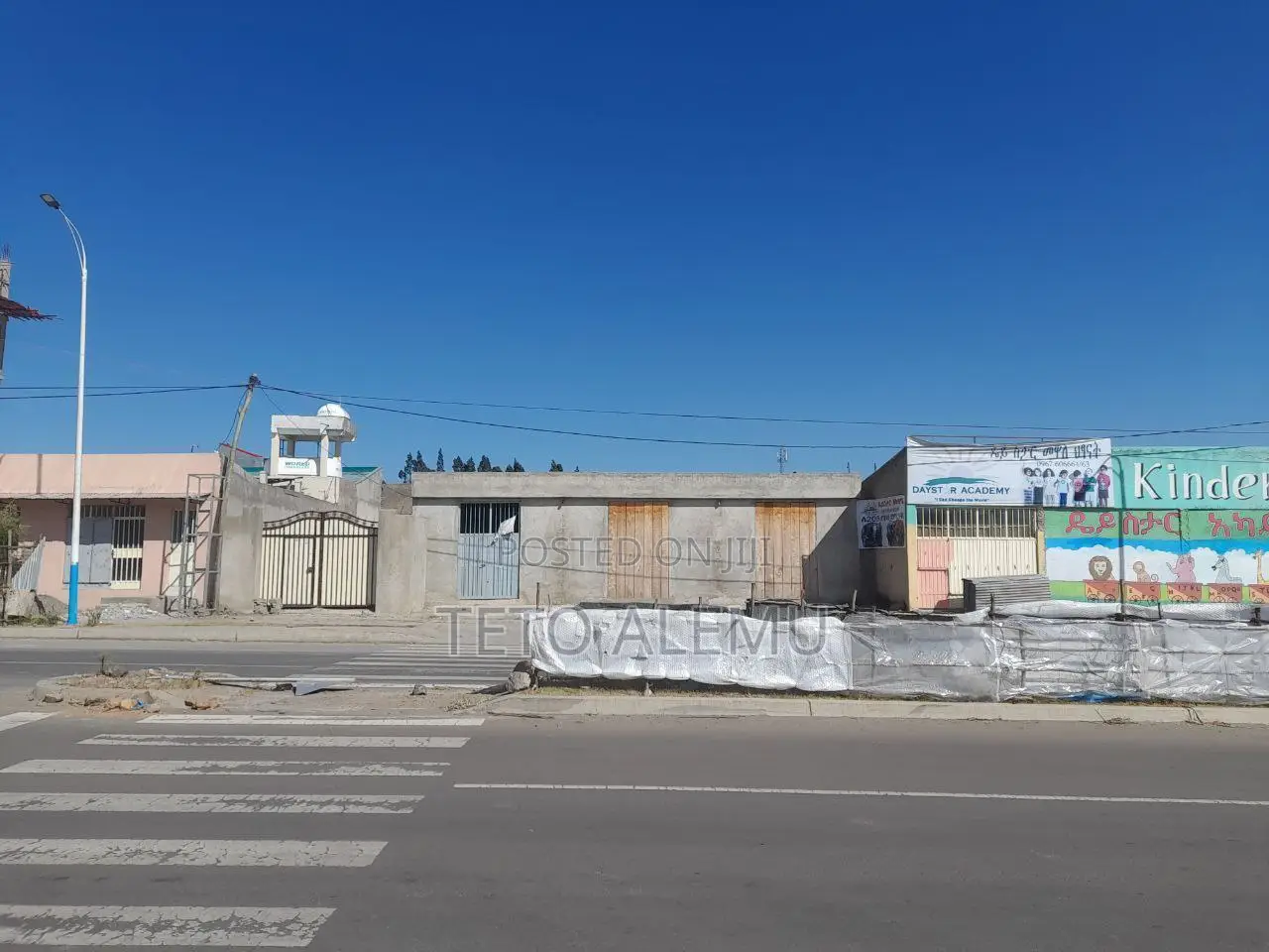 የሚሸጥ ዋና አስፓልት ላይ ያለ አያት 49 አካባቢ