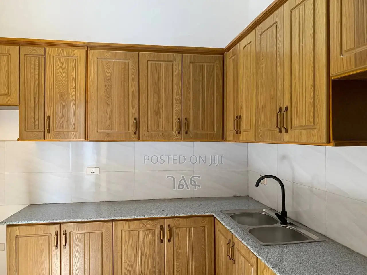 3bdrm Villa in አያት አካባቢ በጣም አሪፍ, Bole for sale