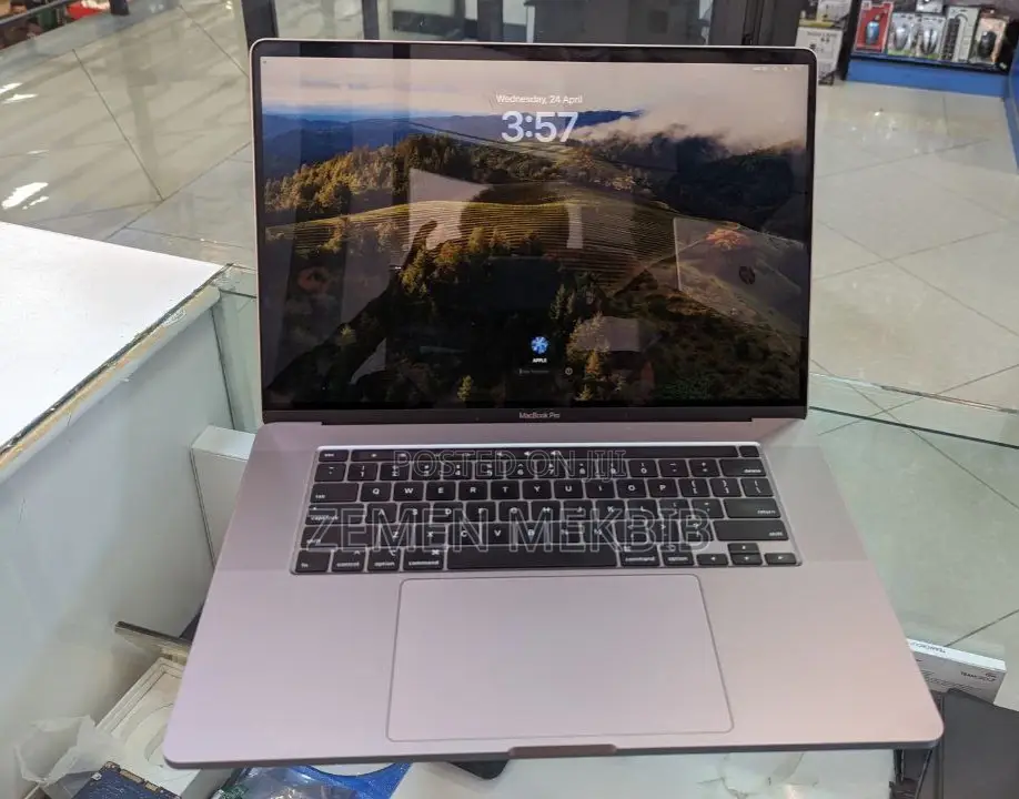 New Laptop Apple MacBook Pro 2019 16GB Intel Core I7 SSD 512GB