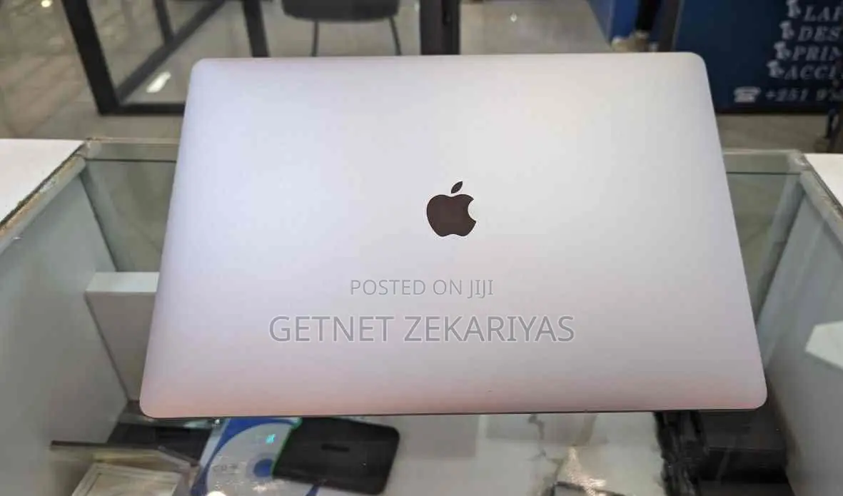 New Laptop Apple MacBook Pro 2019 16GB Intel Core I7 SSD 512GB