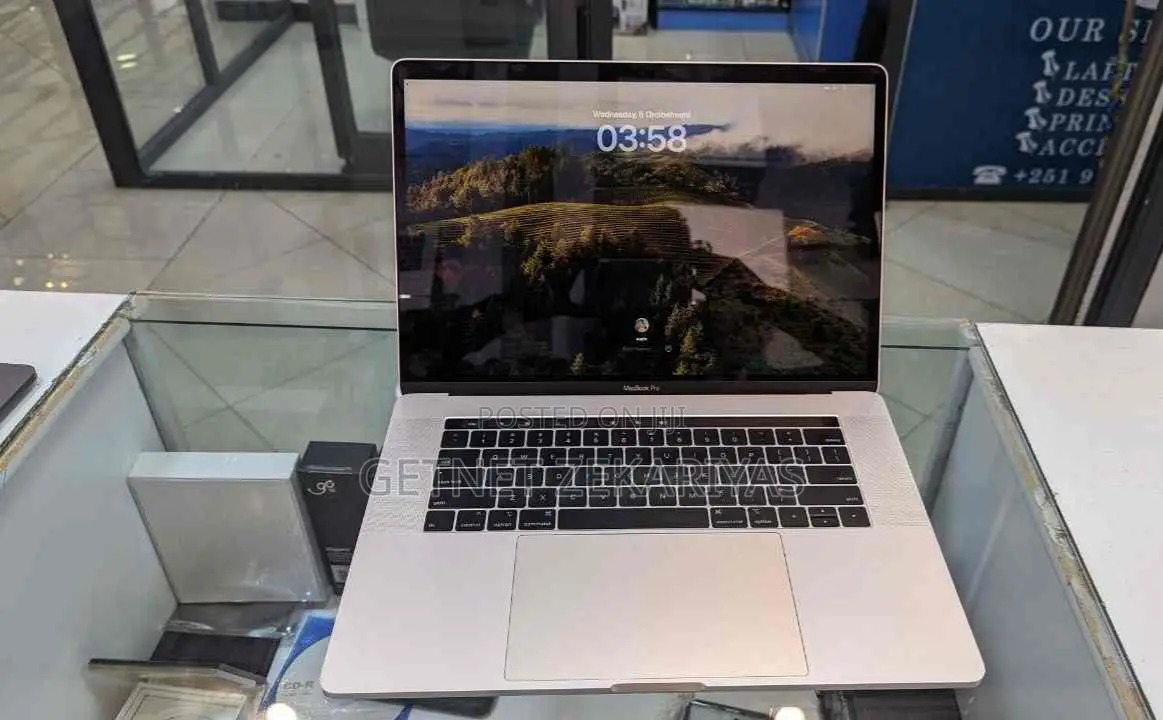 New Laptop Apple MacBook Pro 2019 32GB Intel Core I9 SSD 1T
