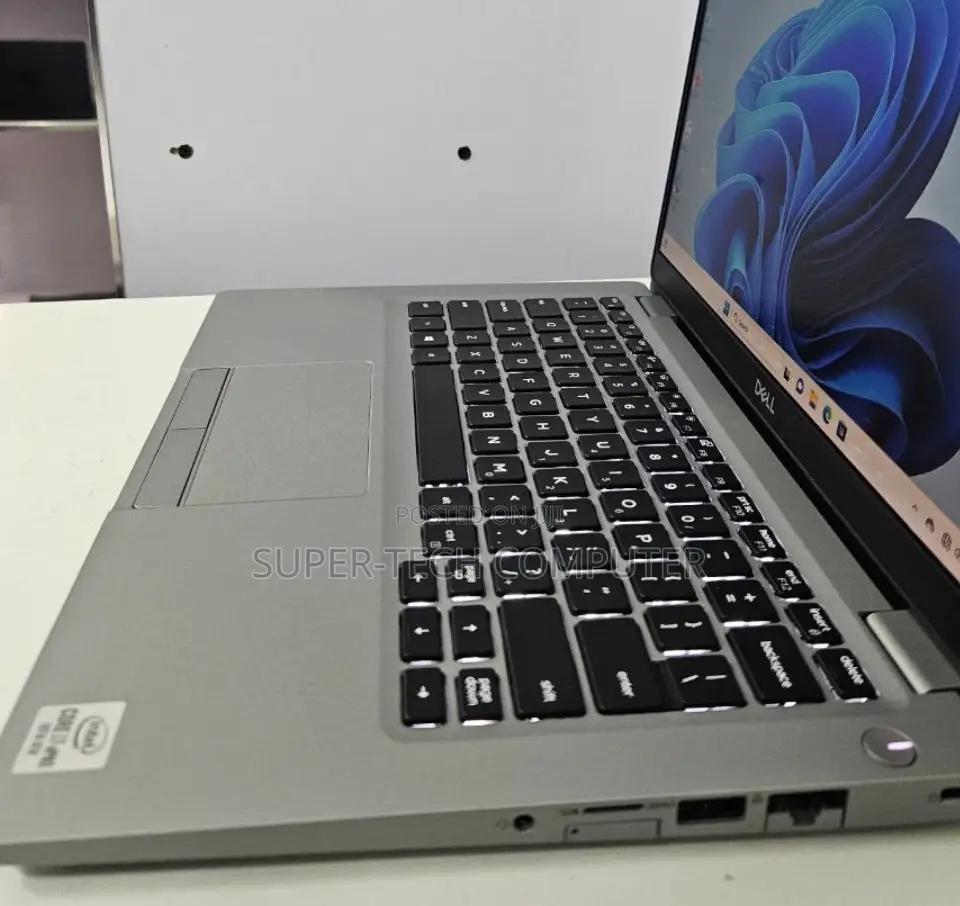 New Laptop Dell Latitude 5320 16GB Intel Core I7 SSD 512GB