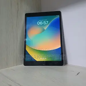 Photo - New Apple iPad (2022) 64 GB Silver