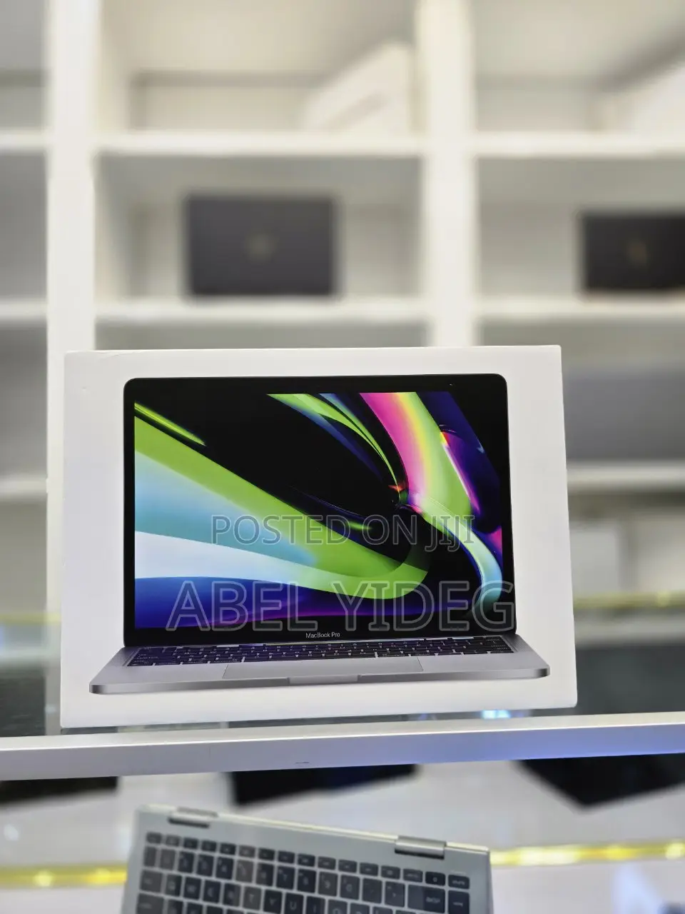 New Laptop Apple MacBook Pro 2022 M2 8GB Apple M2 SSD 512GB