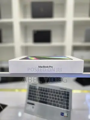 New Laptop Apple MacBook Pro 2022 M2 8GB Apple M2 SSD 512GB