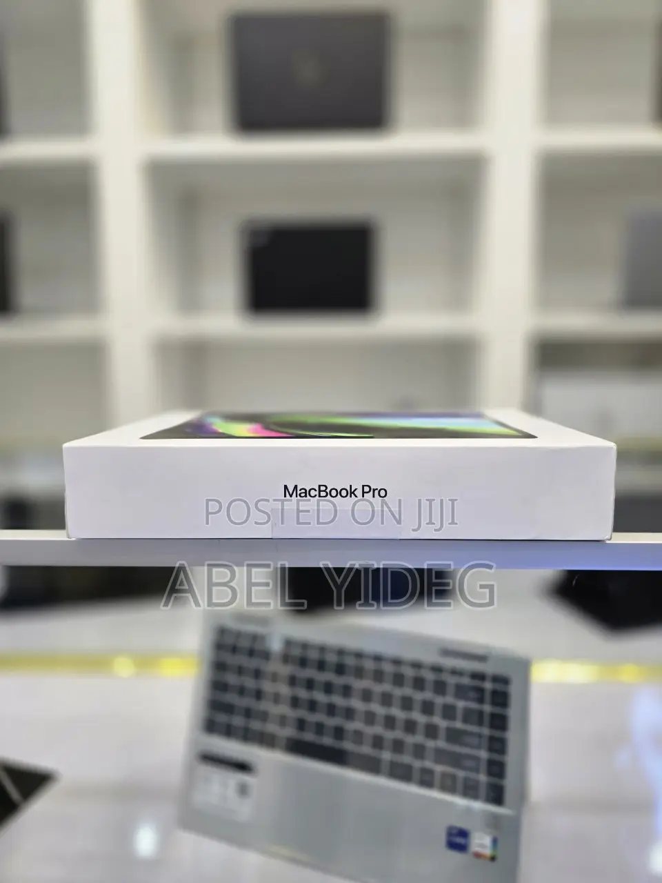 New Laptop Apple MacBook Pro 2022 M2 8GB Apple M2 SSD 512GB