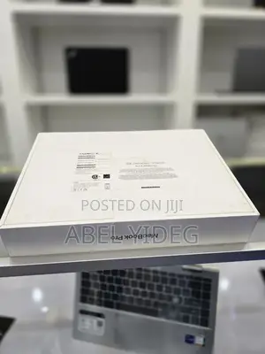 New Laptop Apple MacBook Pro 2022 M2 8GB Apple M2 SSD 512GB
