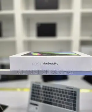 New Laptop Apple MacBook Pro 2022 M2 8GB Apple M2 SSD 512GB