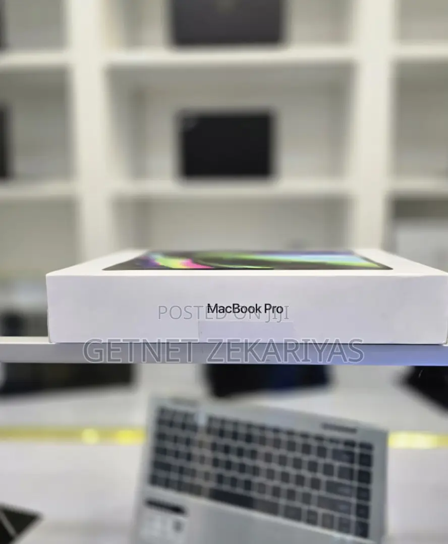 New Laptop Apple MacBook Pro 2022 M2 8GB Apple M2 SSD 512GB